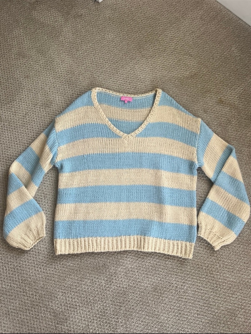 Edikted Sweater - Striped V-Neck Sweater in Light Blue and Cream